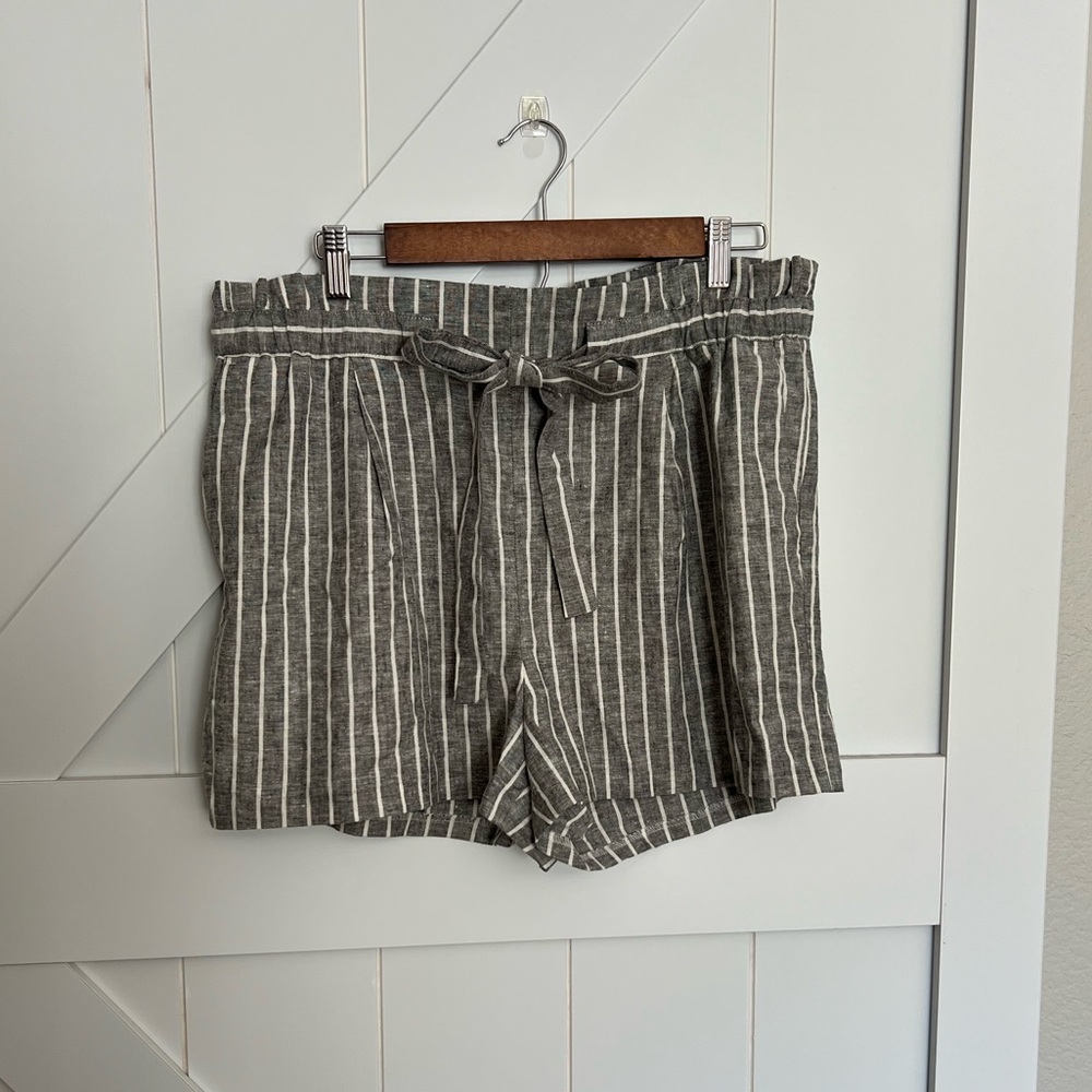 NWT, Express, Shortie High Rise - Picture 2 of 14